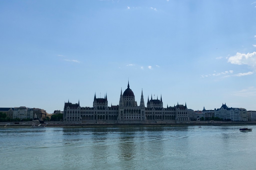 Vue sur le parlement de Budapest